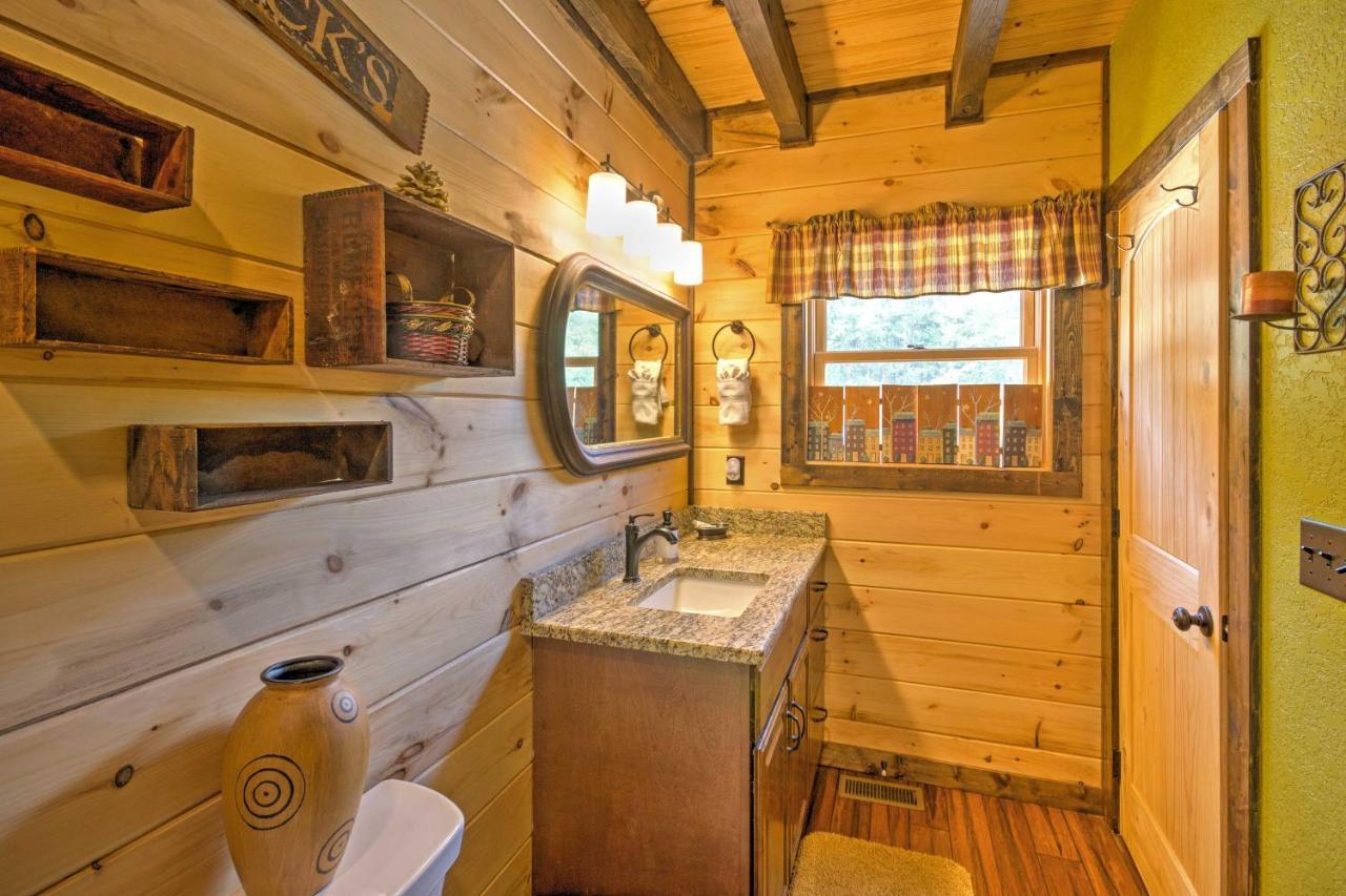 Scenic Fox Ridge Cabin On 4 Acres With Hot Tub! Whittier Eksteriør billede